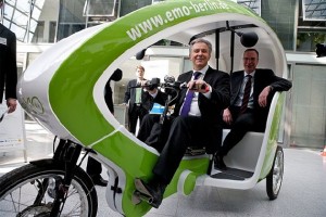 Velotaxi_Wowereit_Wolf_570px Velotaxi_Wowereit_Wolf_570px